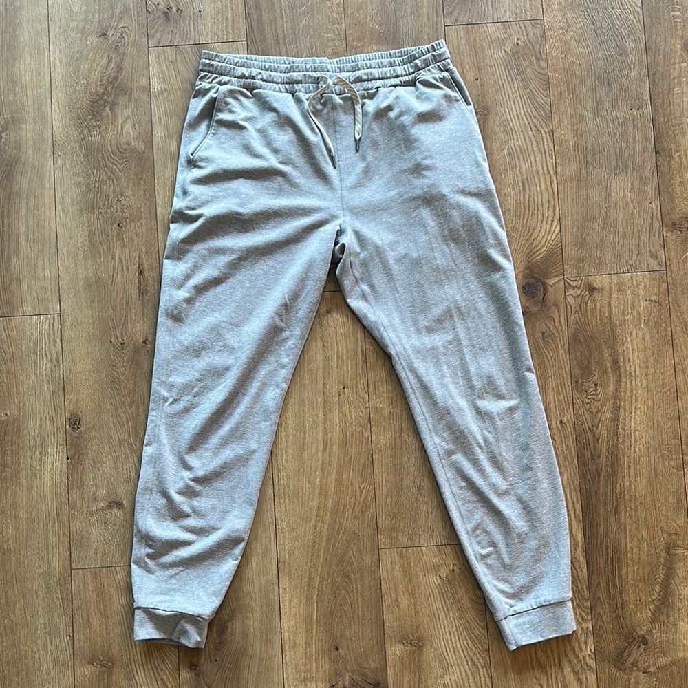 Vuori Women’s Heather Gray Performance Jogger Long